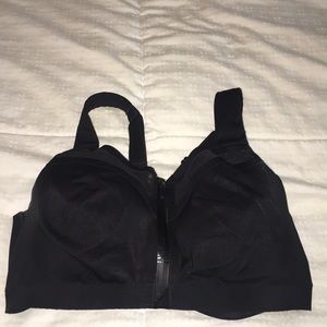 Black Victoria Sport front-close sports bra